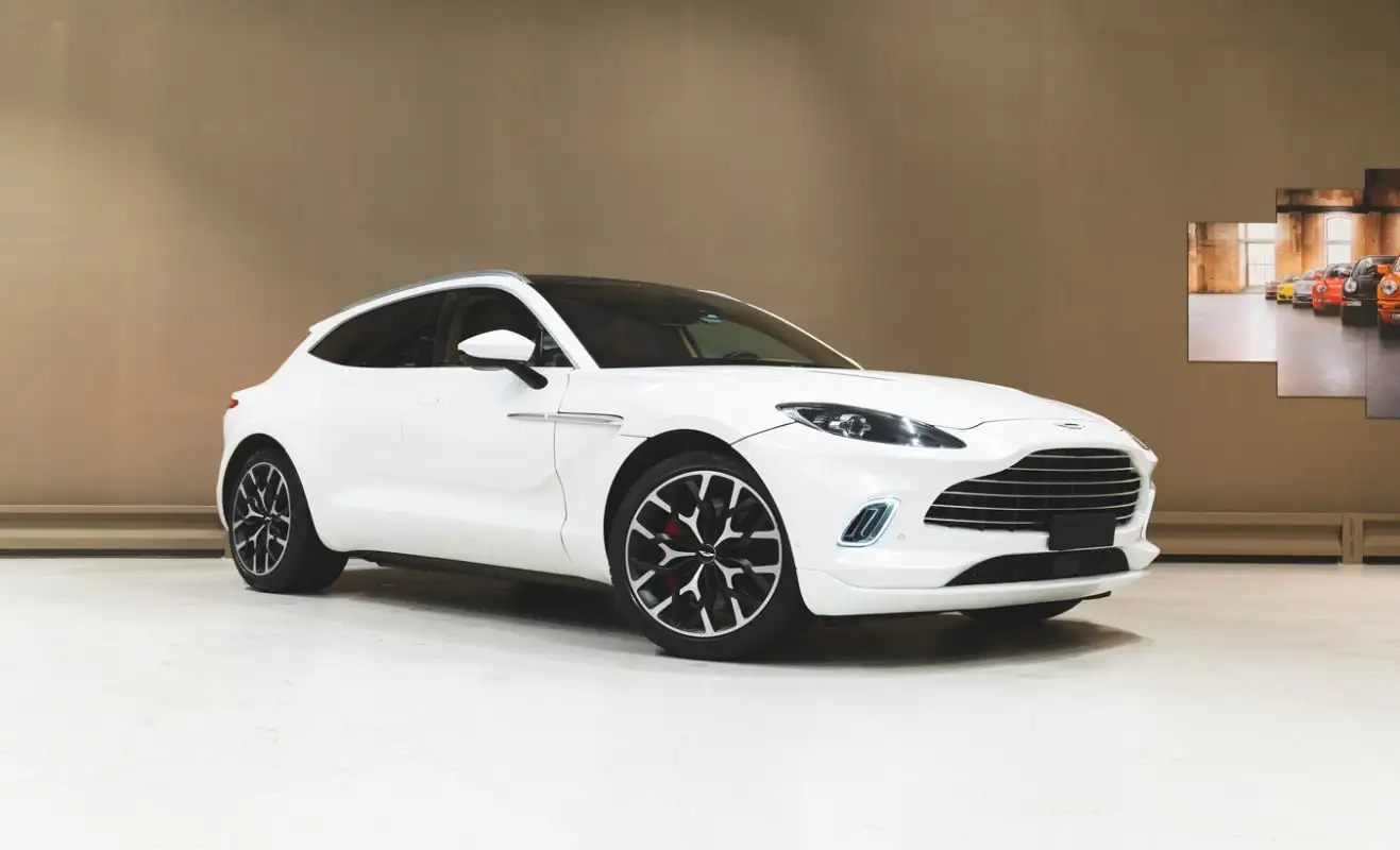 rent Aston Martin DBX rent Aston Martin DBX